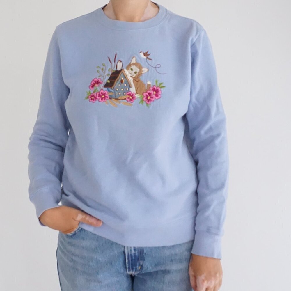 Vintage Basic Editions Blue Cat Birdhouse Embroidered Sweatshirt Cottagecore M